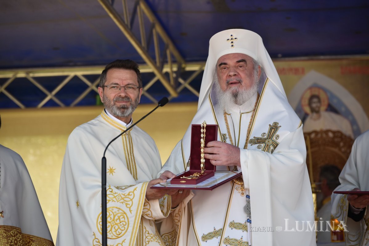 Veşmânt de har pentru biserica parohiei prahovene Bucov 217282