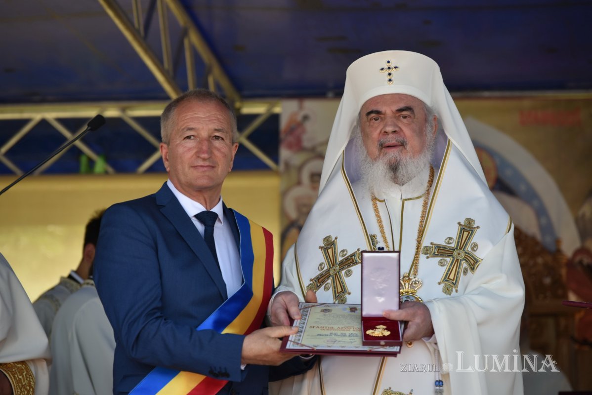 Veşmânt de har pentru biserica parohiei prahovene Bucov 217283