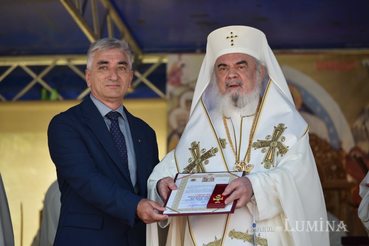 Veşmânt de har pentru biserica parohiei prahovene Bucov 217284