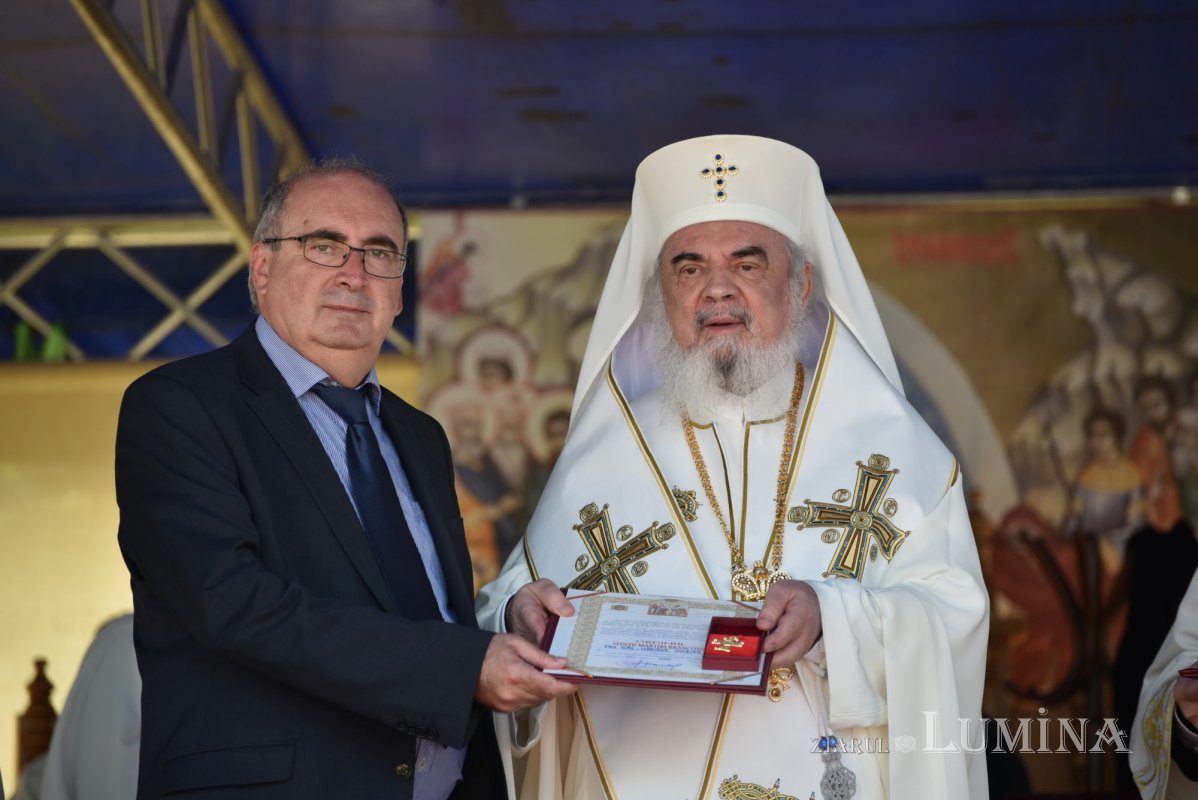 Veşmânt de har pentru biserica parohiei prahovene Bucov 217285