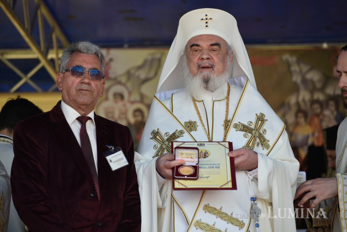 Veşmânt de har pentru biserica parohiei prahovene Bucov 217286