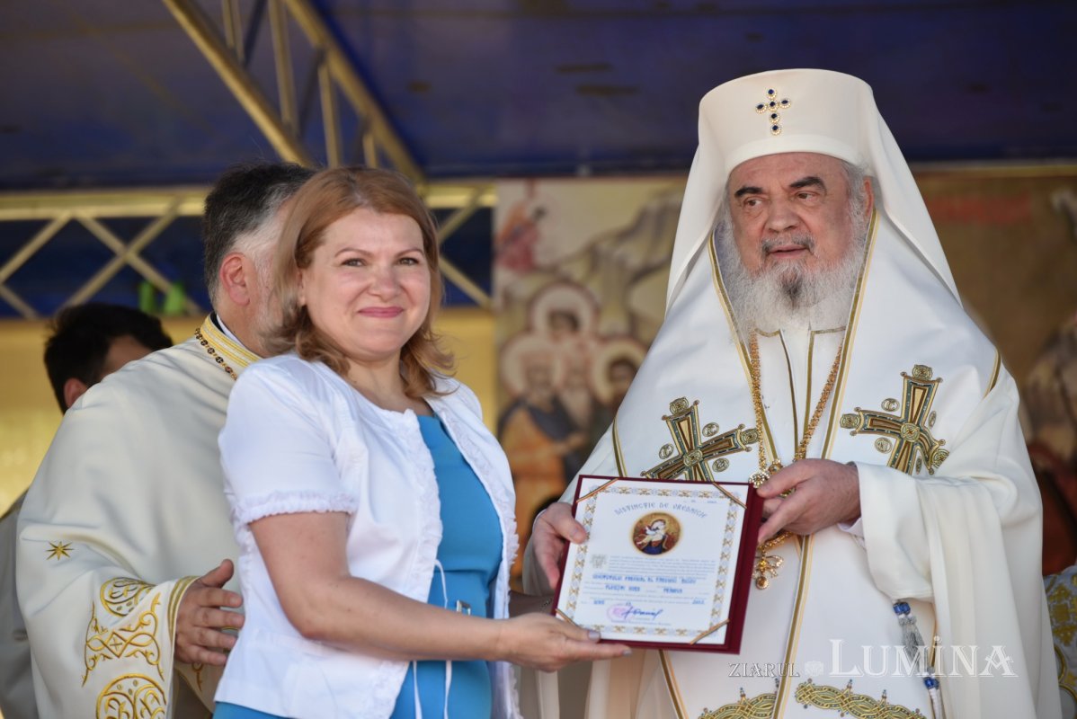 Veşmânt de har pentru biserica parohiei prahovene Bucov 217287