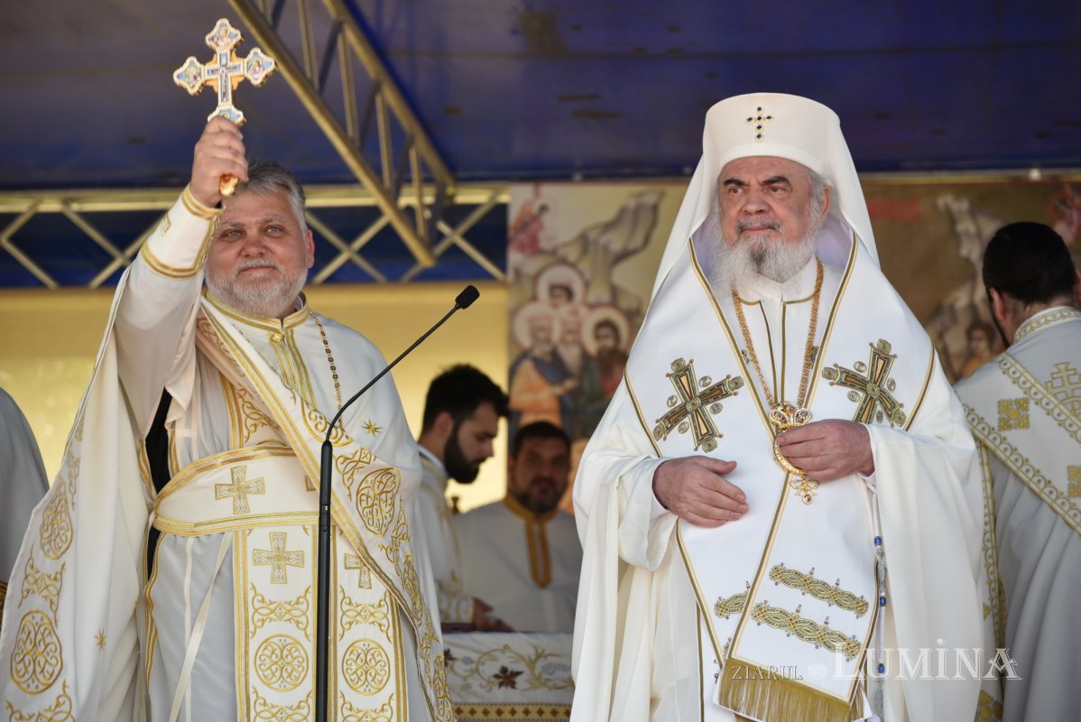 Veşmânt de har pentru biserica parohiei prahovene Bucov 217288