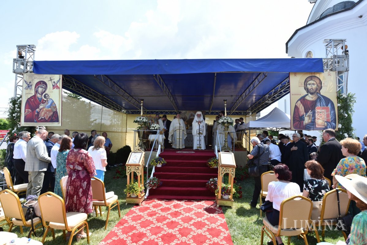 Veşmânt de har pentru biserica parohiei prahovene Bucov 217290