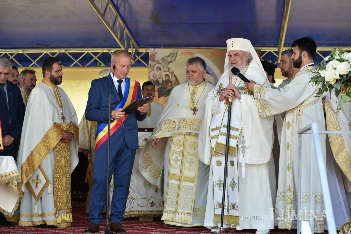 Veşmânt de har pentru biserica parohiei prahovene Bucov 217293