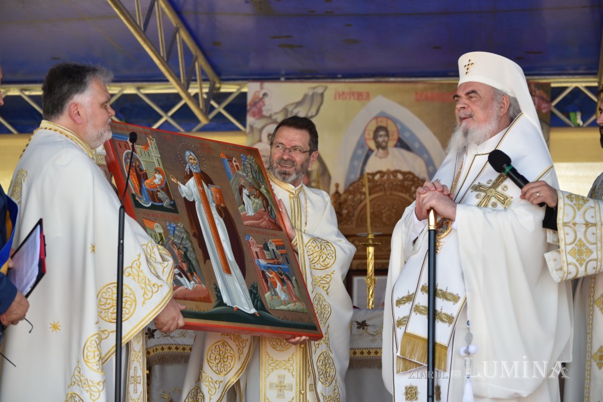 Veşmânt de har pentru biserica parohiei prahovene Bucov 217294