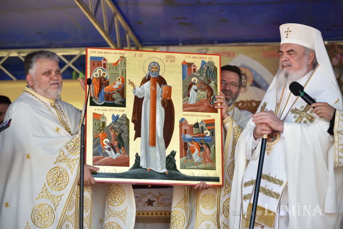 Veşmânt de har pentru biserica parohiei prahovene Bucov 217295