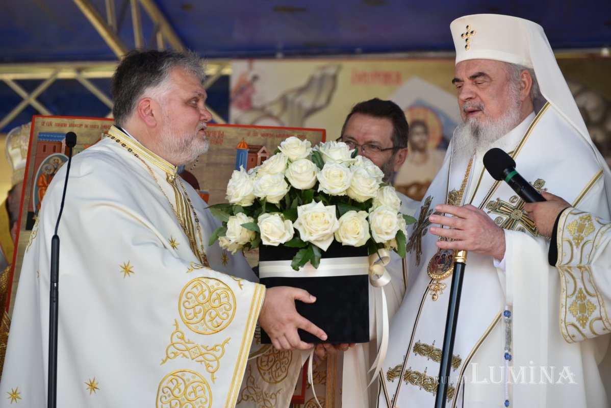 Veşmânt de har pentru biserica parohiei prahovene Bucov 217296