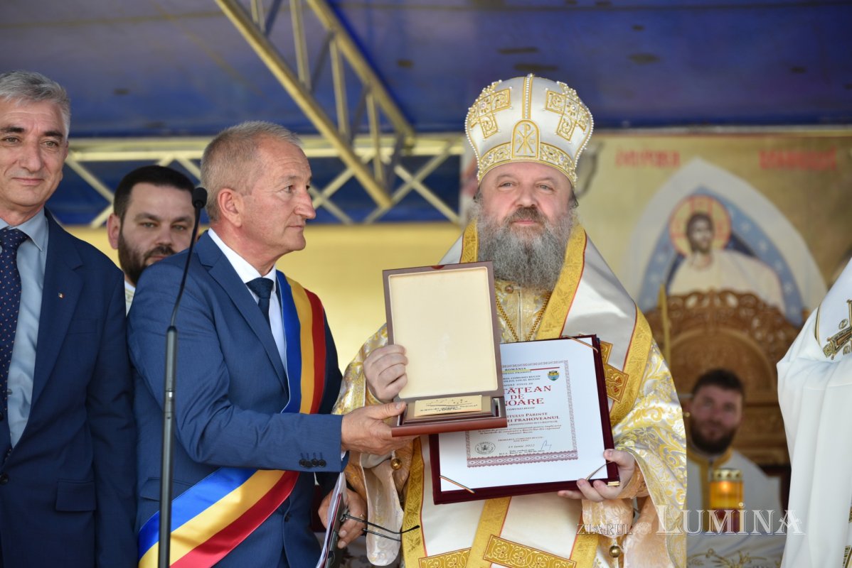 Veşmânt de har pentru biserica parohiei prahovene Bucov 217297