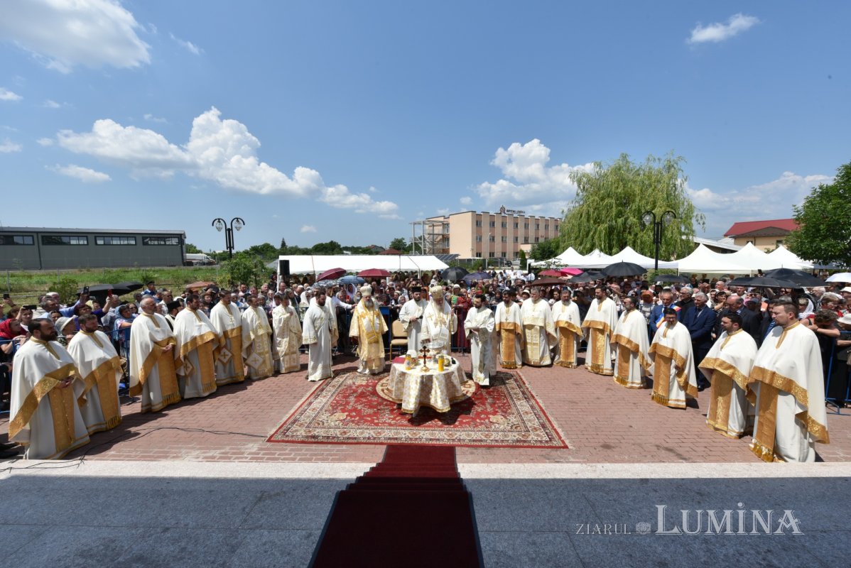 Veşmânt de har pentru biserica parohiei prahovene Bucov 217299
