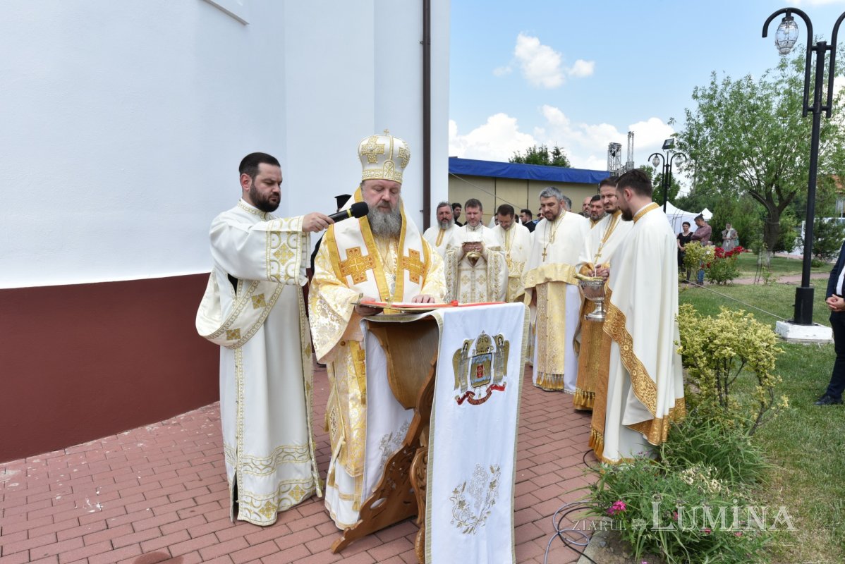 Veşmânt de har pentru biserica parohiei prahovene Bucov 217305