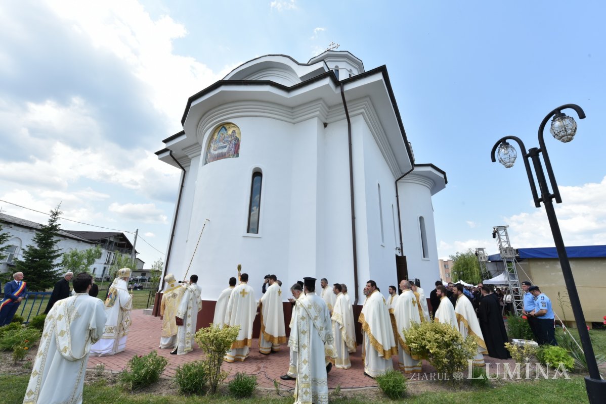 Veşmânt de har pentru biserica parohiei prahovene Bucov 217306