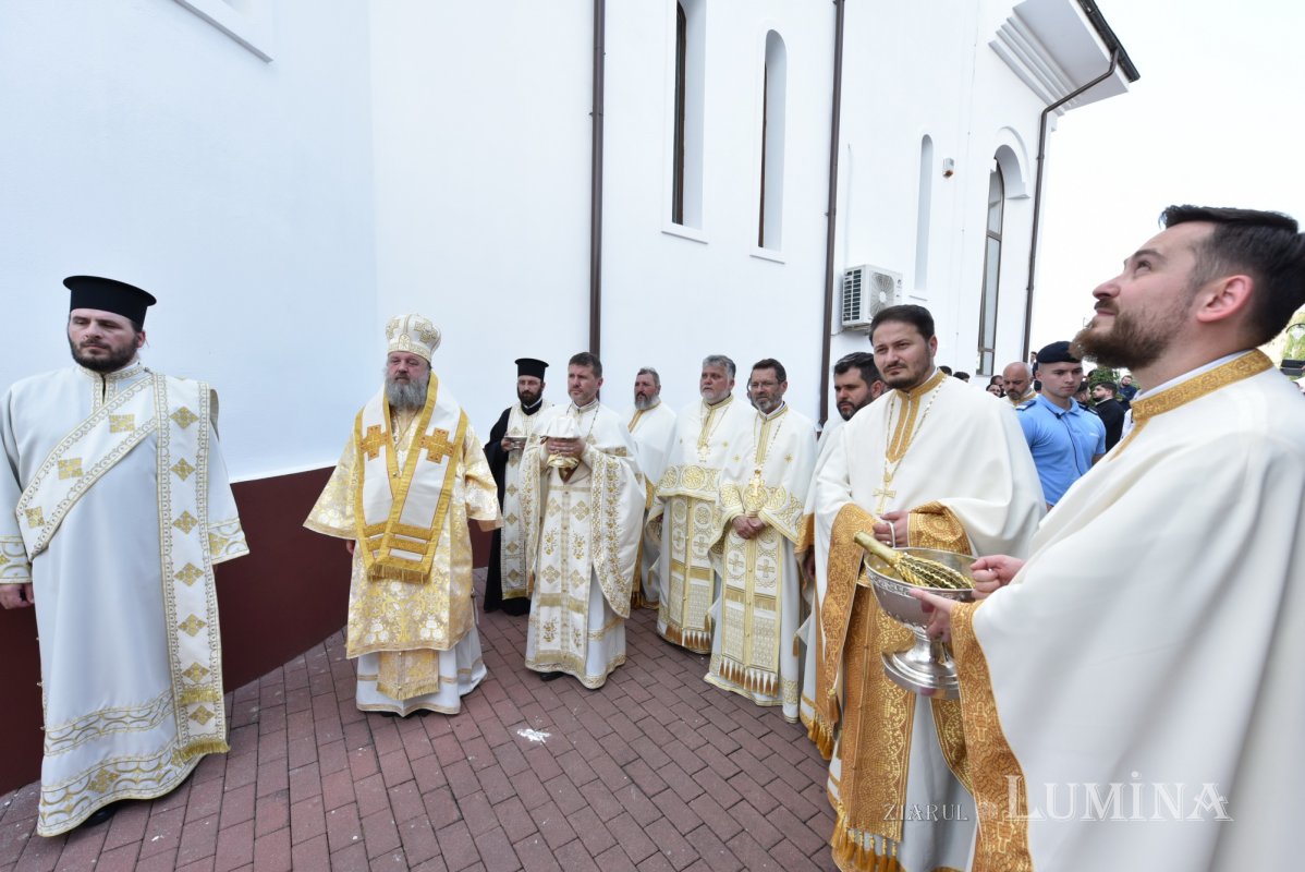 Veşmânt de har pentru biserica parohiei prahovene Bucov 217307