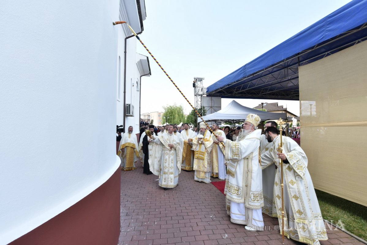 Veşmânt de har pentru biserica parohiei prahovene Bucov 217308