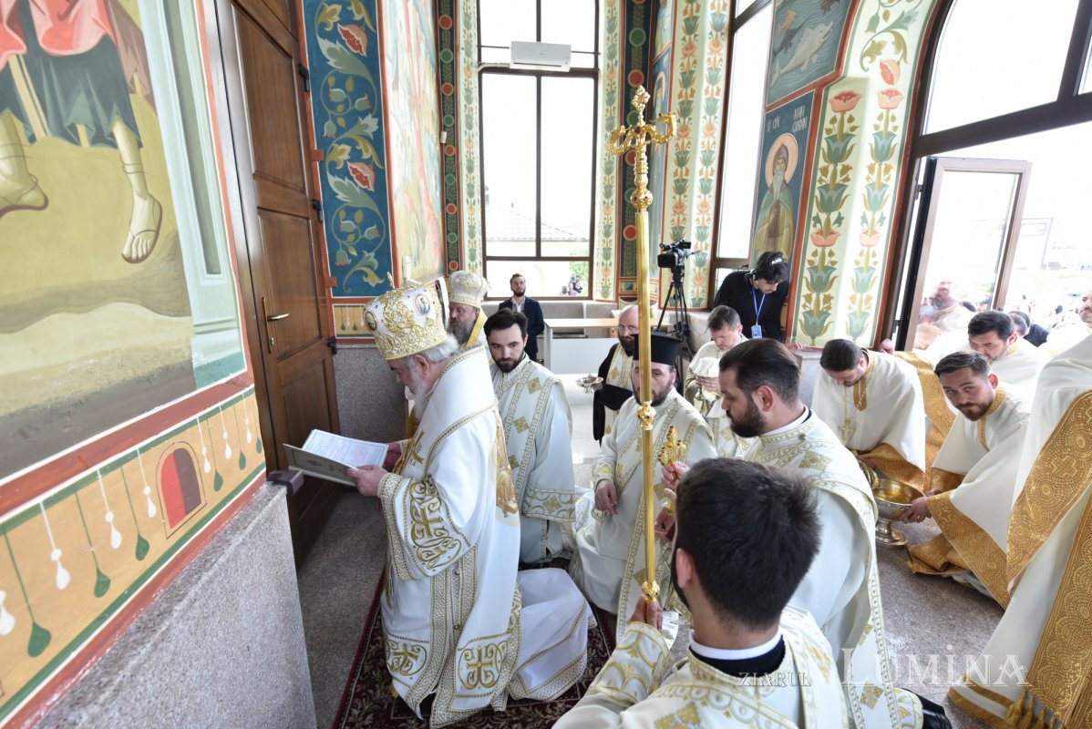 Veşmânt de har pentru biserica parohiei prahovene Bucov 217309