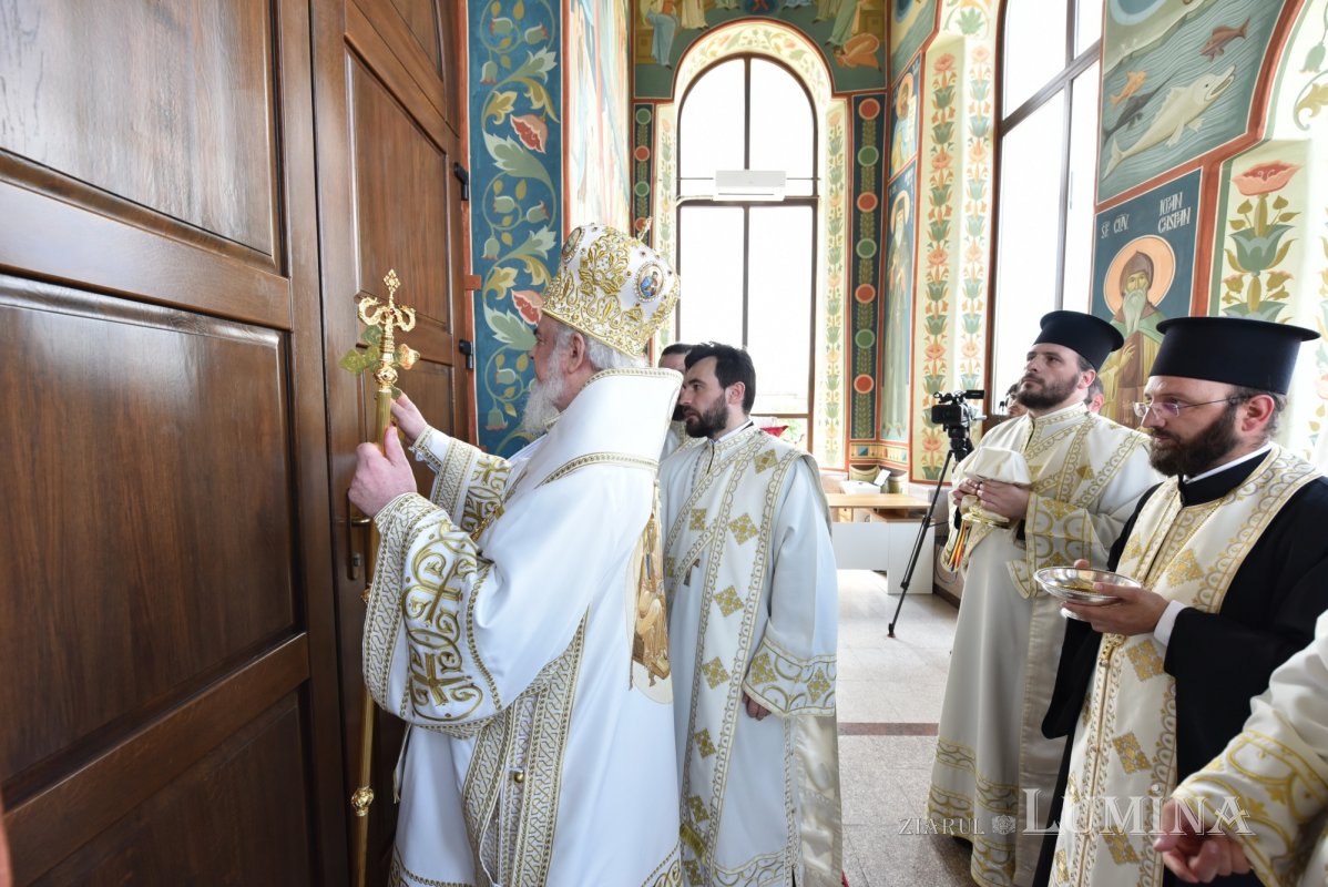 Veşmânt de har pentru biserica parohiei prahovene Bucov 217310