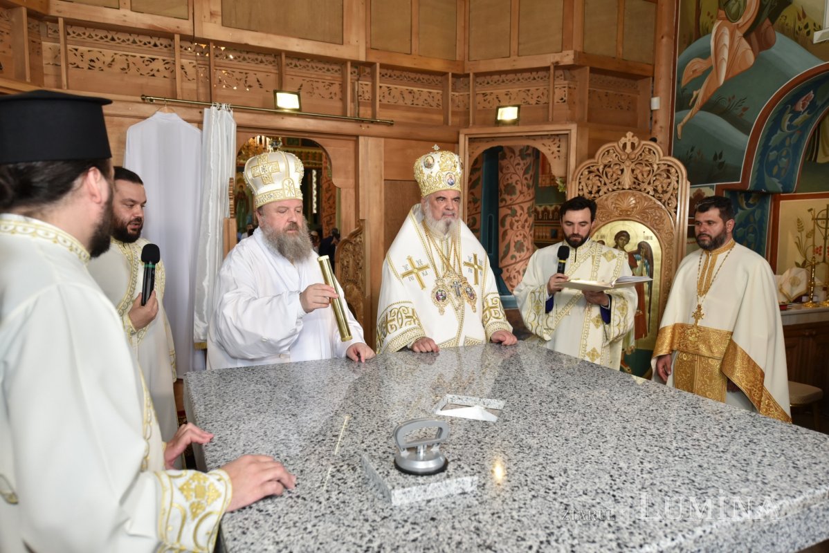 Veşmânt de har pentru biserica parohiei prahovene Bucov 217313