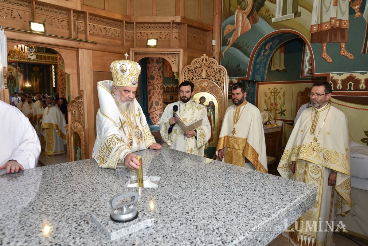 Veşmânt de har pentru biserica parohiei prahovene Bucov 217314