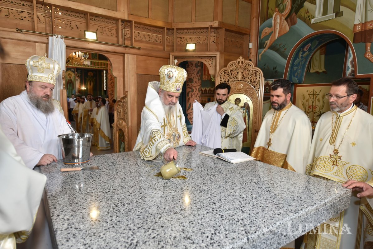 Veşmânt de har pentru biserica parohiei prahovene Bucov 217315