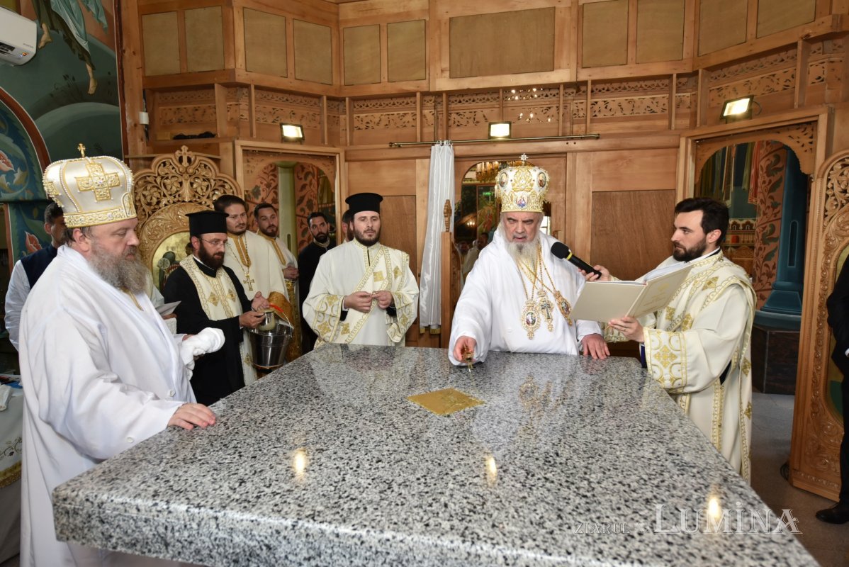 Veşmânt de har pentru biserica parohiei prahovene Bucov 217316