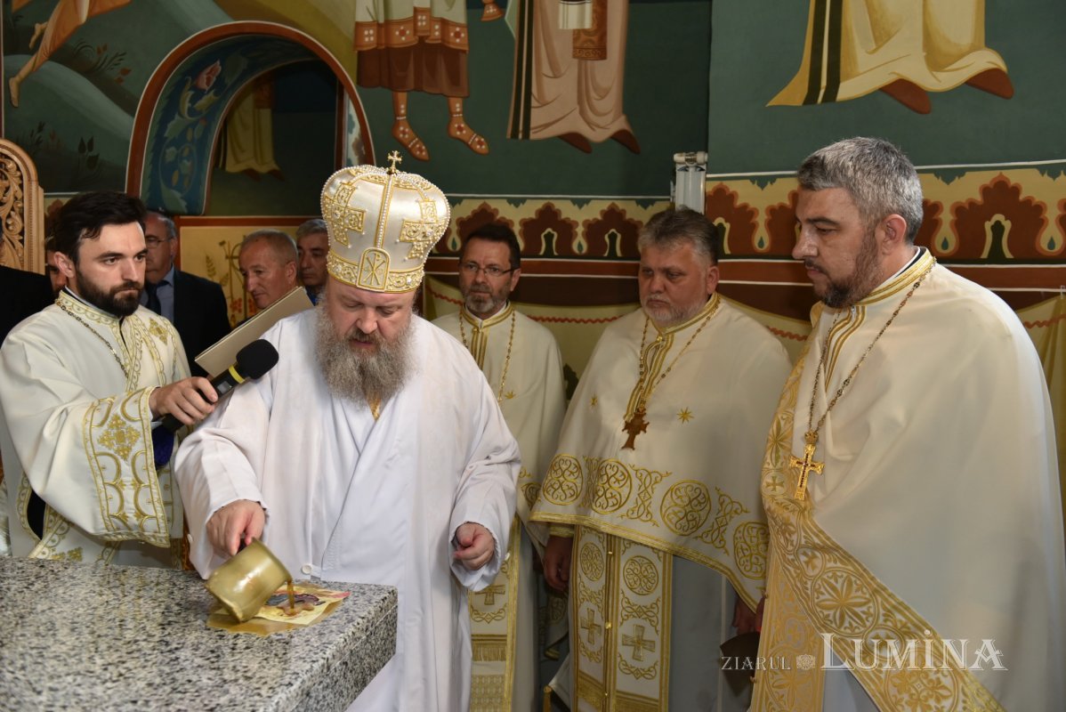 Veşmânt de har pentru biserica parohiei prahovene Bucov 217317