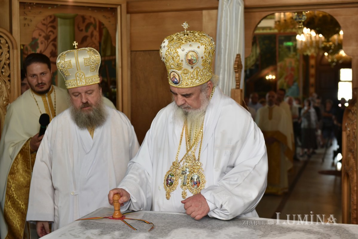 Veşmânt de har pentru biserica parohiei prahovene Bucov 217318