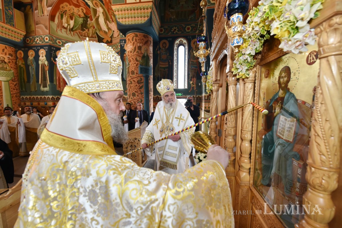 Veşmânt de har pentru biserica parohiei prahovene Bucov 217325