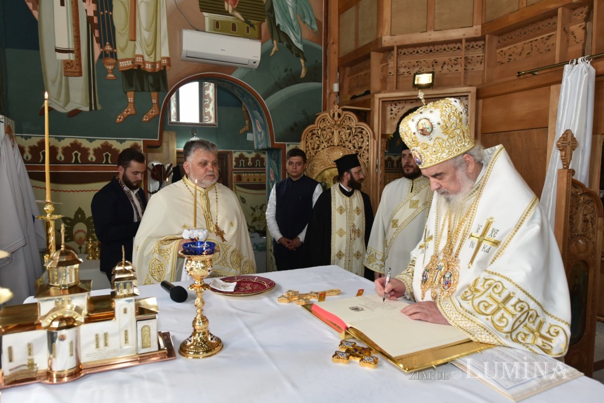 Veşmânt de har pentru biserica parohiei prahovene Bucov 217327