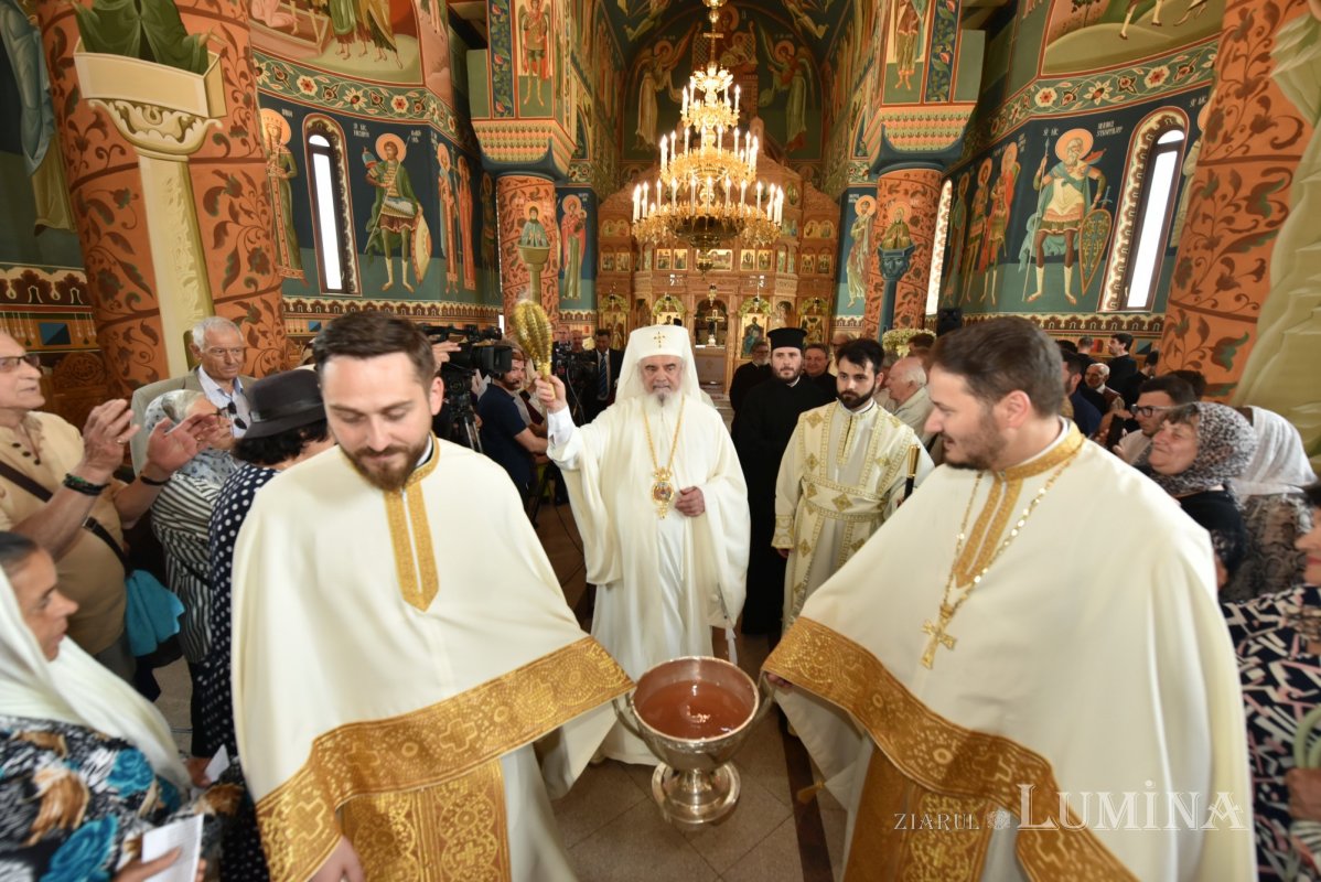 Veşmânt de har pentru biserica parohiei prahovene Bucov 217329