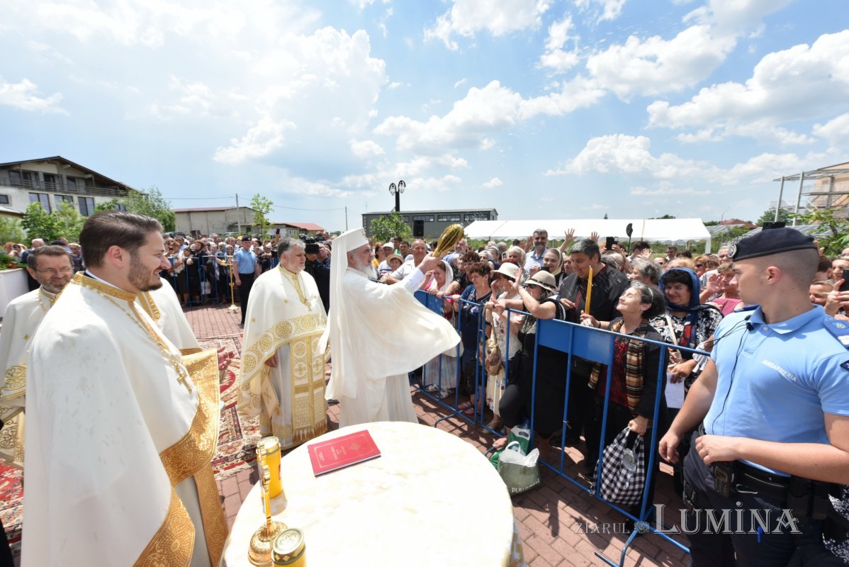 Veşmânt de har pentru biserica parohiei prahovene Bucov 217331