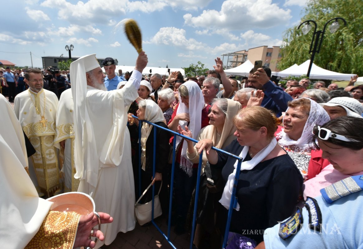 Veşmânt de har pentru biserica parohiei prahovene Bucov 217332