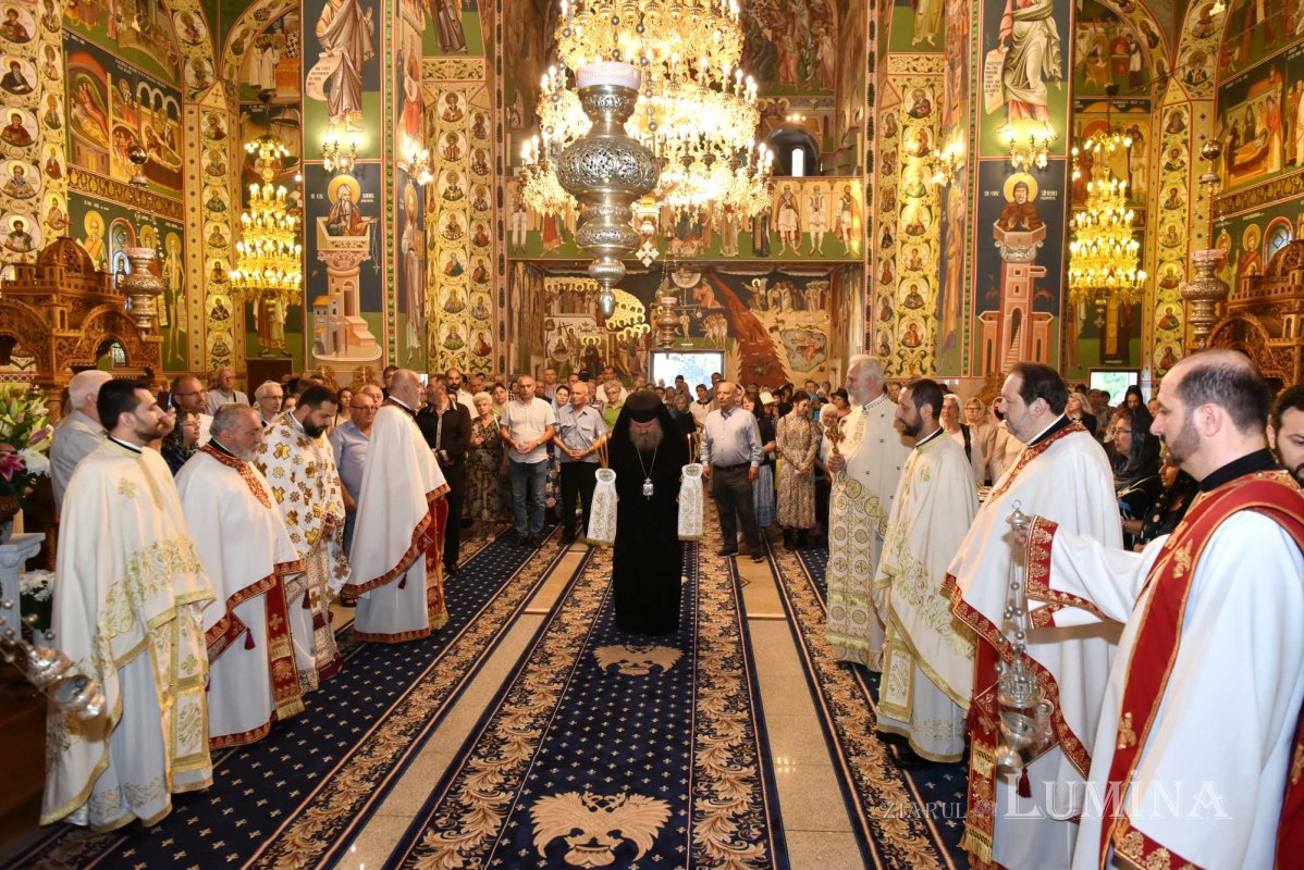 Binecuvântare și înnoire la Parohia Șerban Vodă din Capitală 217851