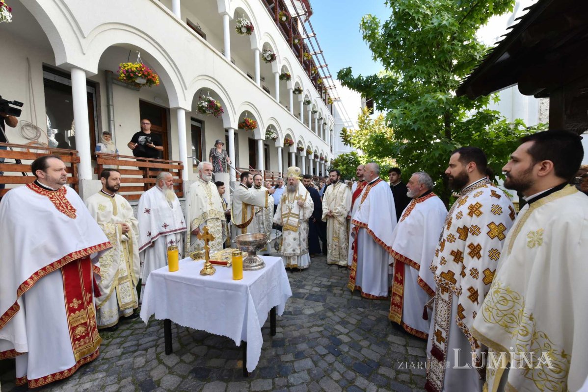 Binecuvântare și înnoire la Parohia Șerban Vodă din Capitală 217853