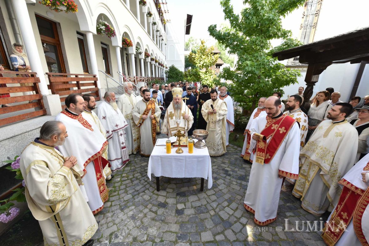 Binecuvântare și înnoire la Parohia Șerban Vodă din Capitală 217854