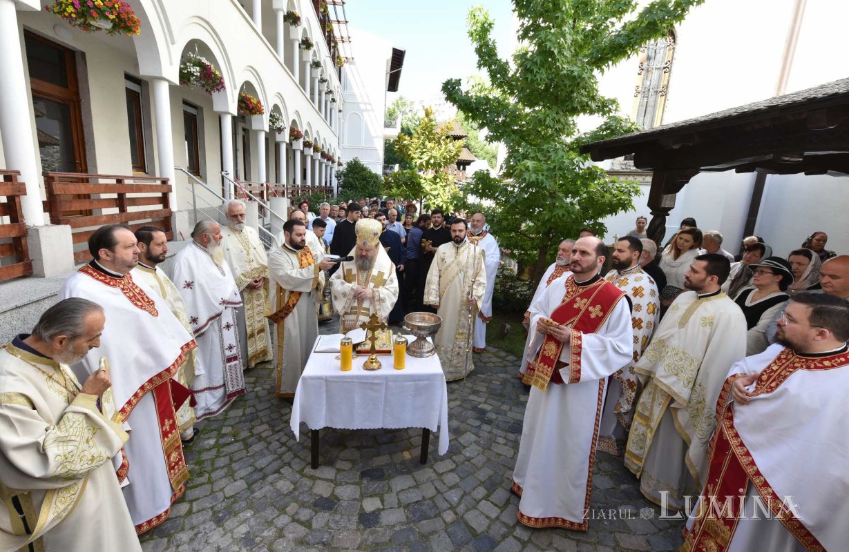 Binecuvântare și înnoire la Parohia Șerban Vodă din Capitală 217857