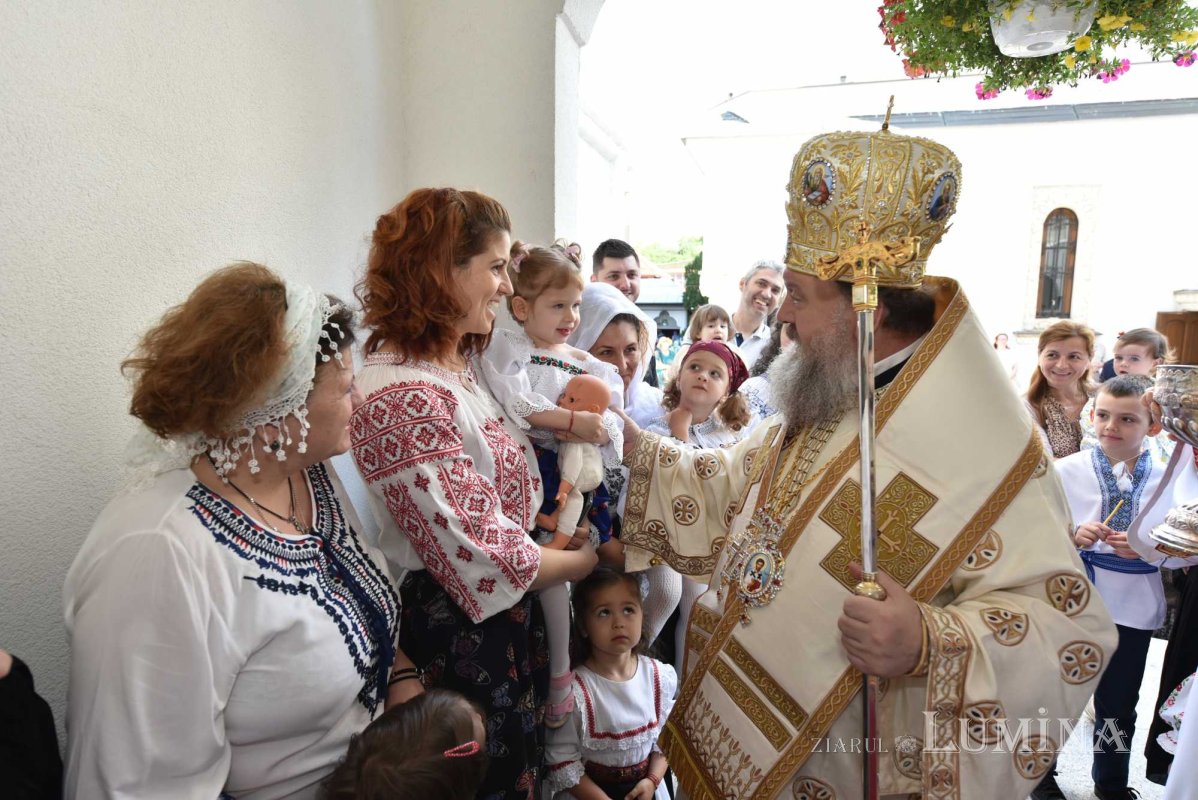 Binecuvântare și înnoire la Parohia Șerban Vodă din Capitală 217860