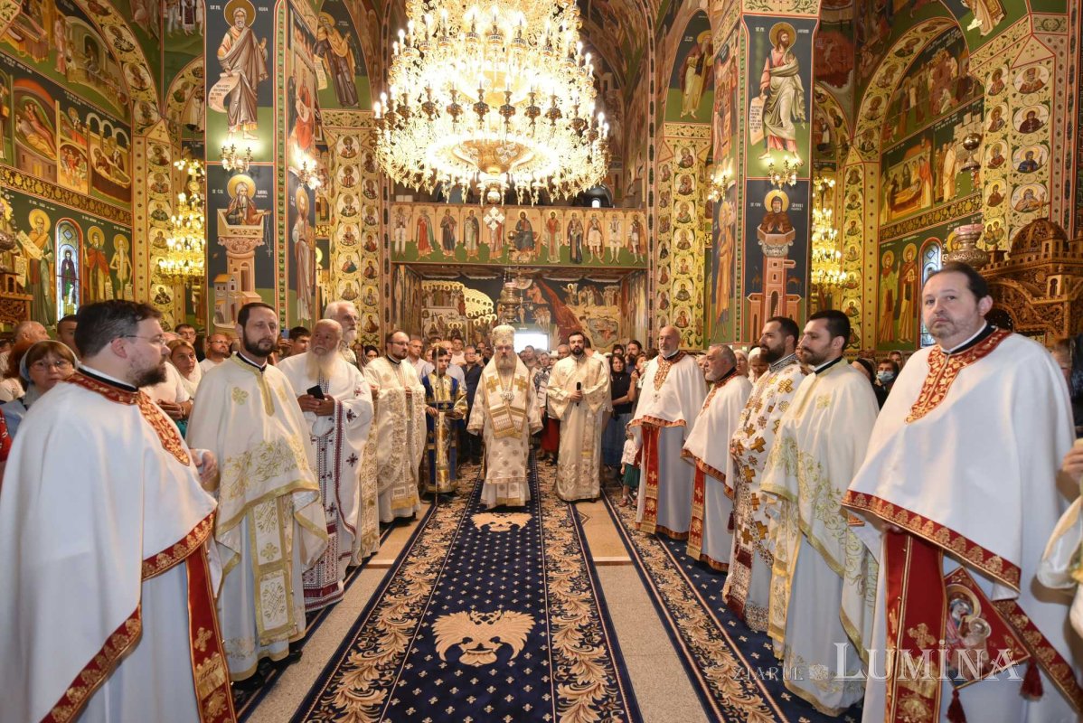 Binecuvântare și înnoire la Parohia Șerban Vodă din Capitală 217872