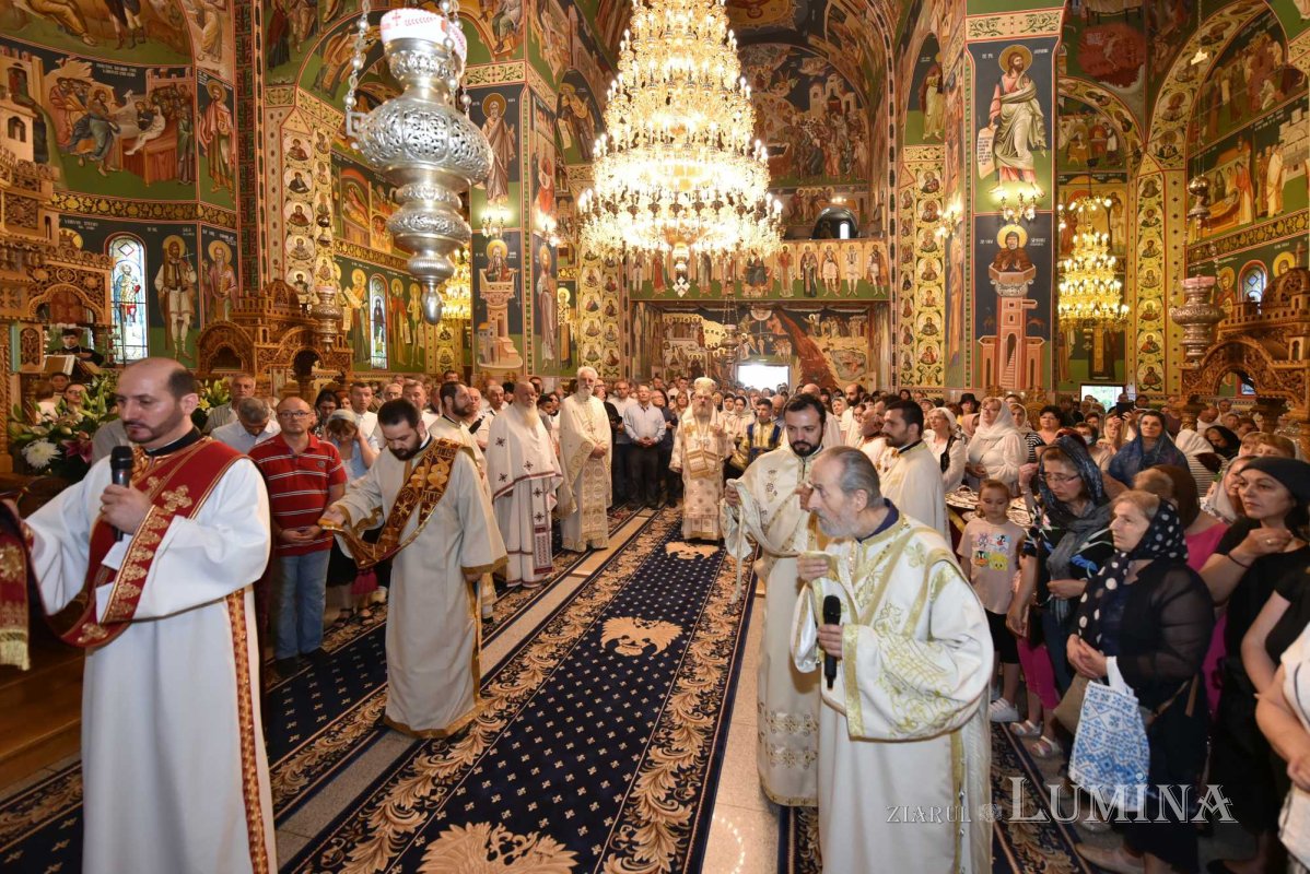 Binecuvântare și înnoire la Parohia Șerban Vodă din Capitală 217874