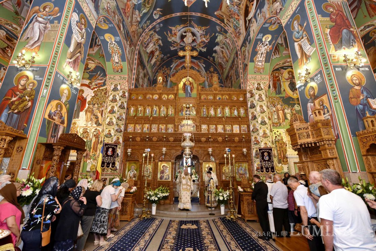 Binecuvântare și înnoire la Parohia Șerban Vodă din Capitală 217879