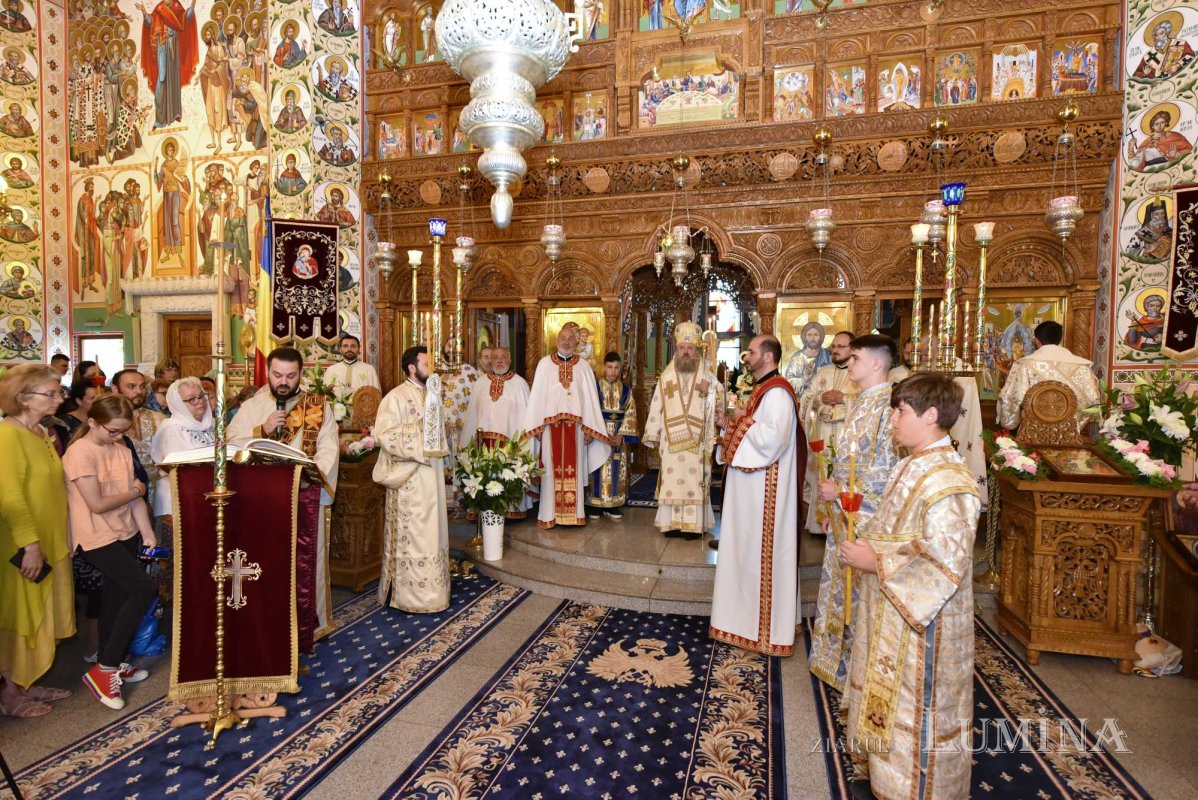 Binecuvântare și înnoire la Parohia Șerban Vodă din Capitală 217884