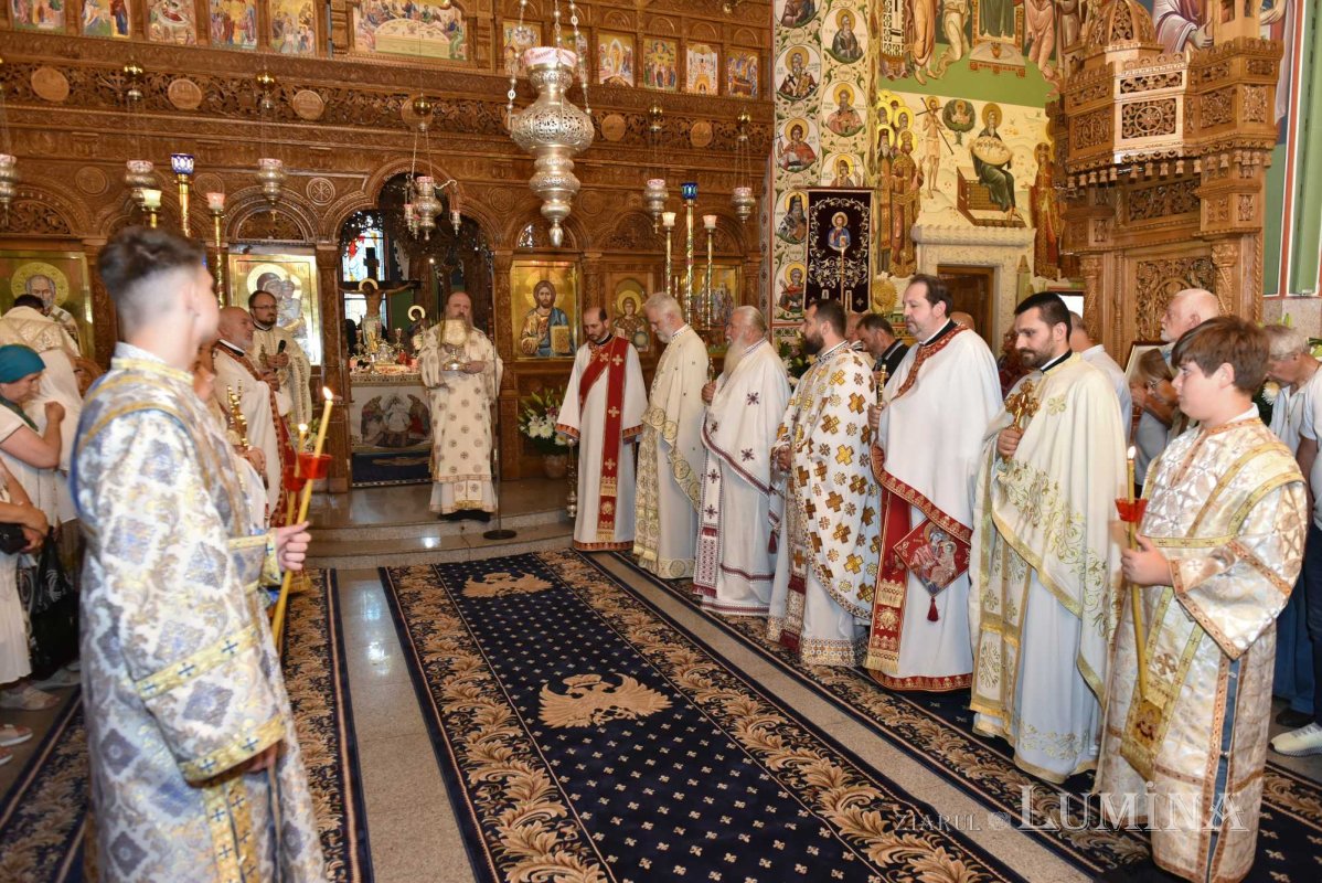 Binecuvântare și înnoire la Parohia Șerban Vodă din Capitală 217888