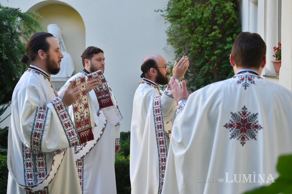 Cinstirea Înaintemergătorului Ioan la Altarul de vară al Reşedinţei Patriarhale 218326