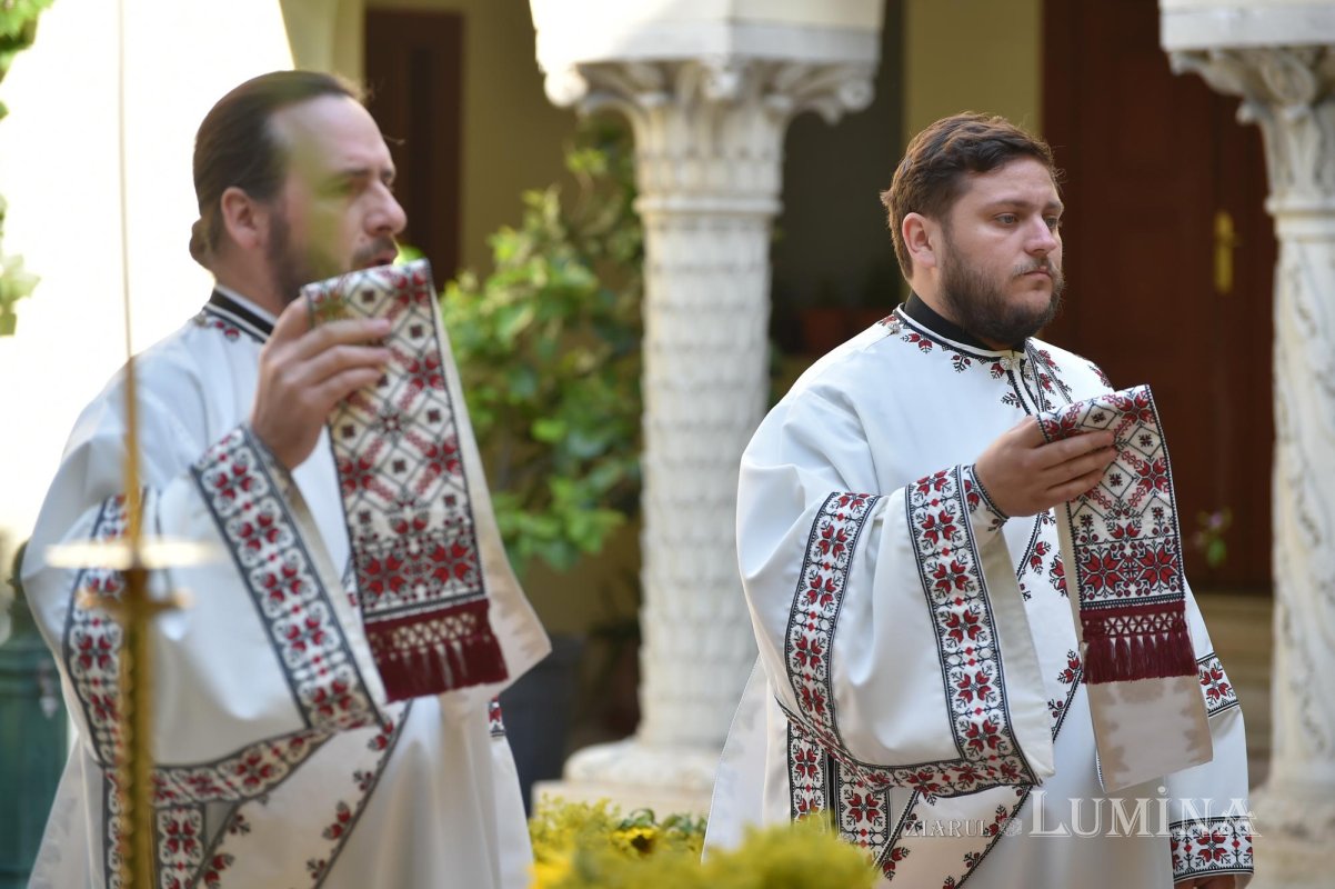 Cinstirea Înaintemergătorului Ioan la Altarul de vară al Reşedinţei Patriarhale 218328