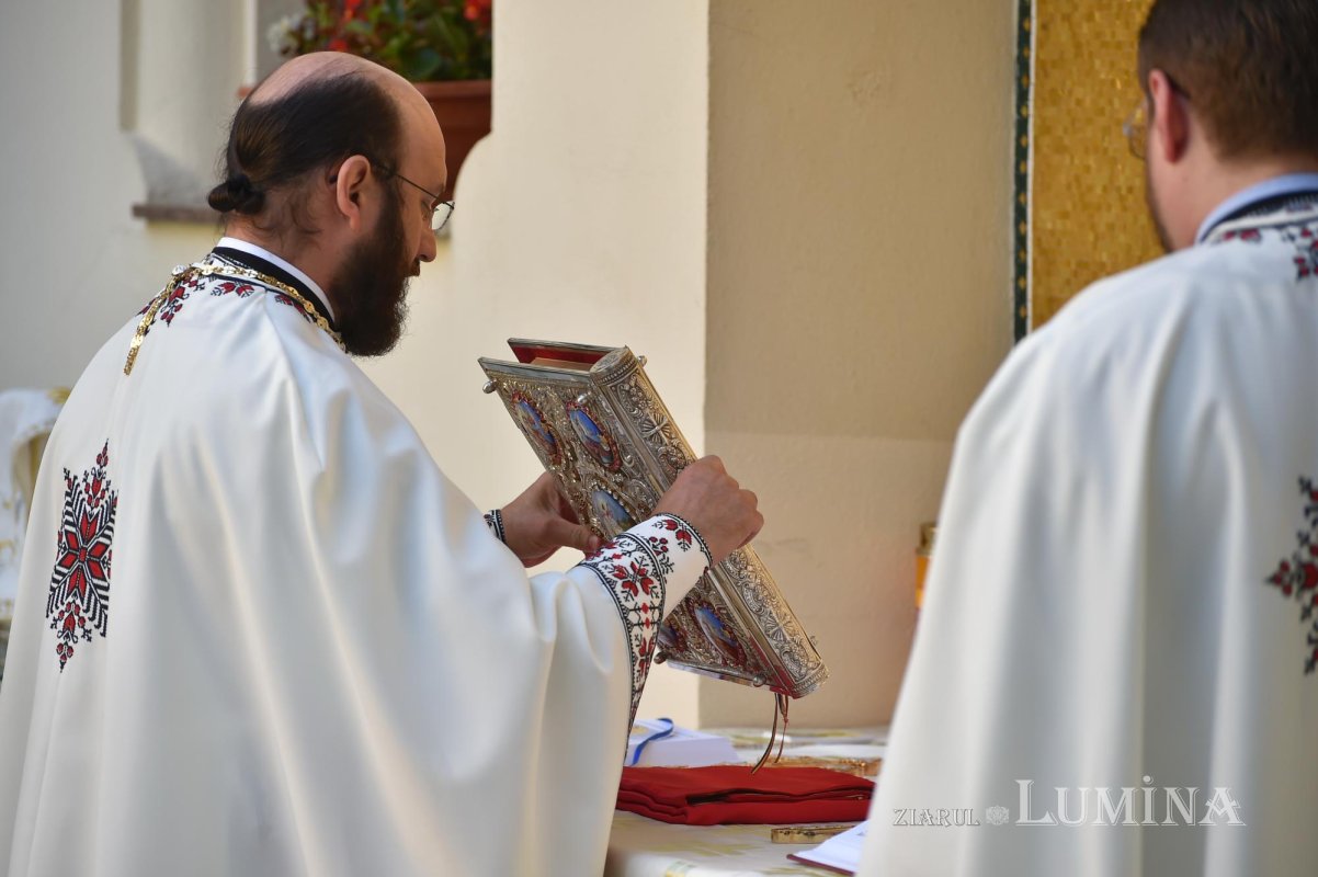 Cinstirea Înaintemergătorului Ioan la Altarul de vară al Reşedinţei Patriarhale 218329