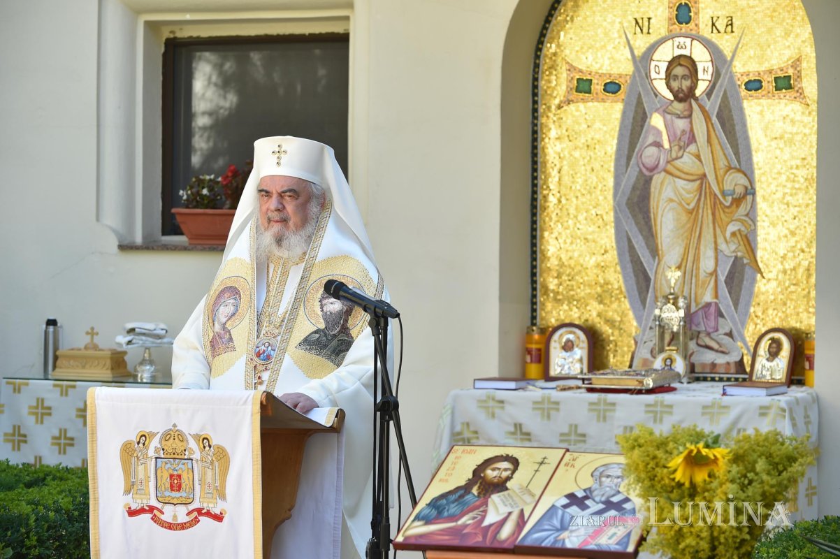 Cinstirea Înaintemergătorului Ioan la Altarul de vară al Reşedinţei Patriarhale 218350