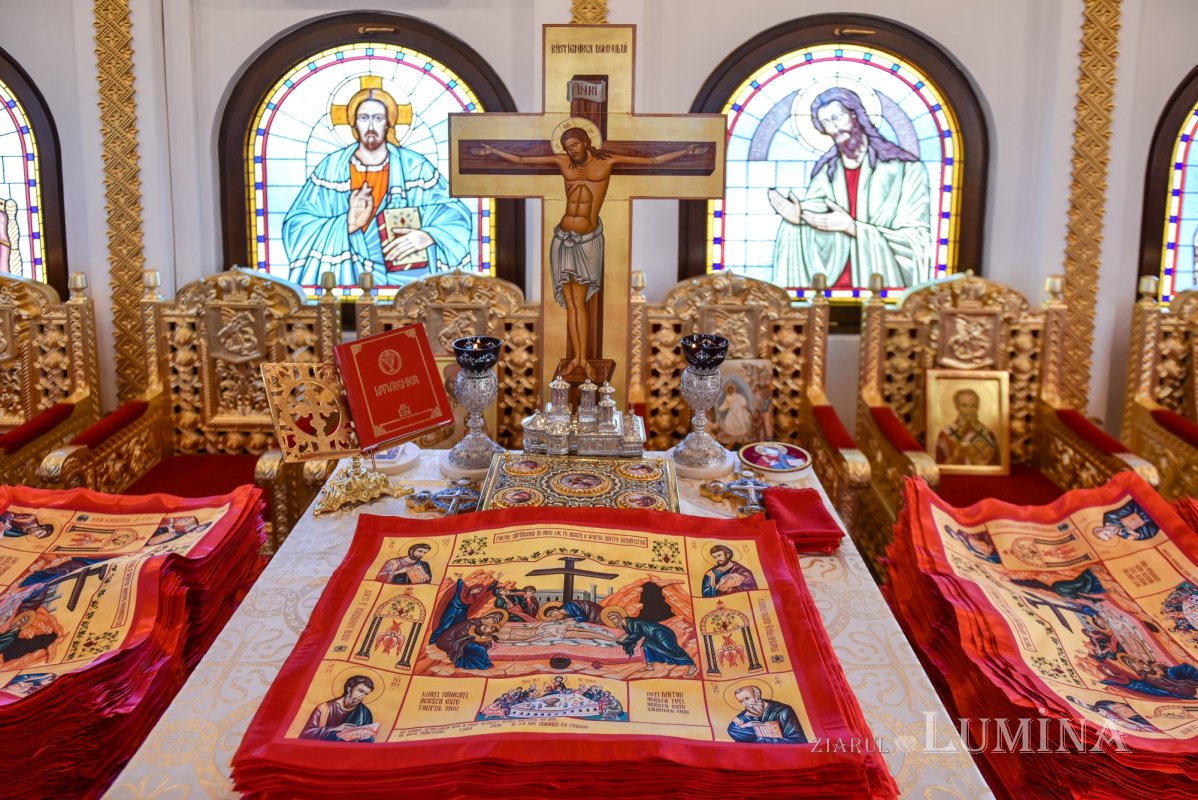Noi antimise sfinţite de Patriarhul României 218963
