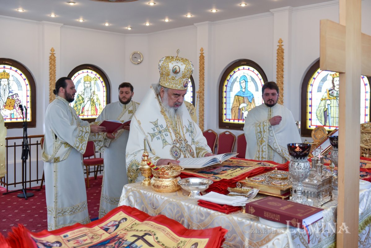 Noi antimise sfinţite de Patriarhul României 218966