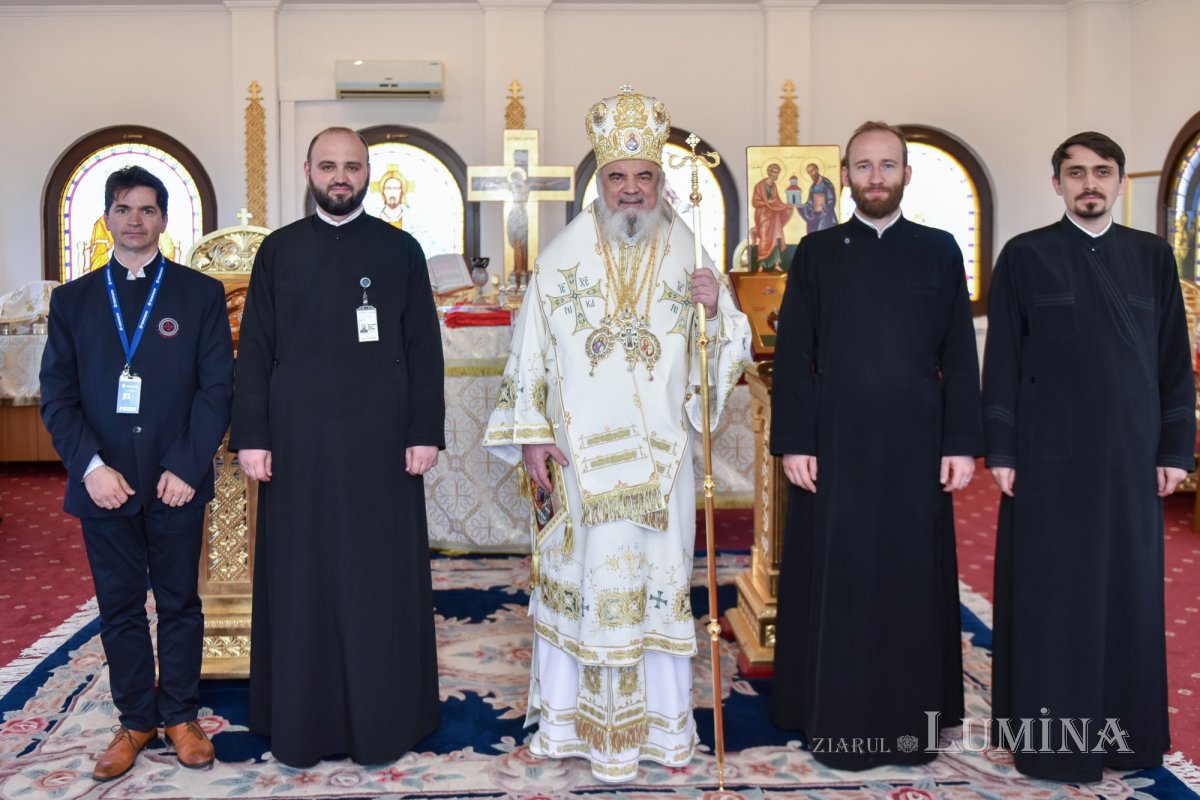 Noi antimise sfinţite de Patriarhul României 218976