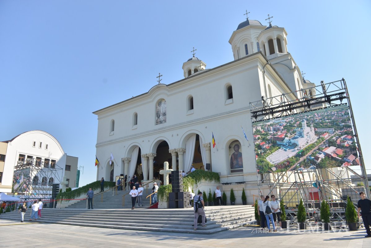 Brâul Maicii Domnului a ajuns la catedrala din Voluntari 219105