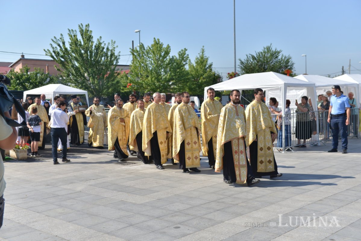 Brâul Maicii Domnului a ajuns la catedrala din Voluntari 219117